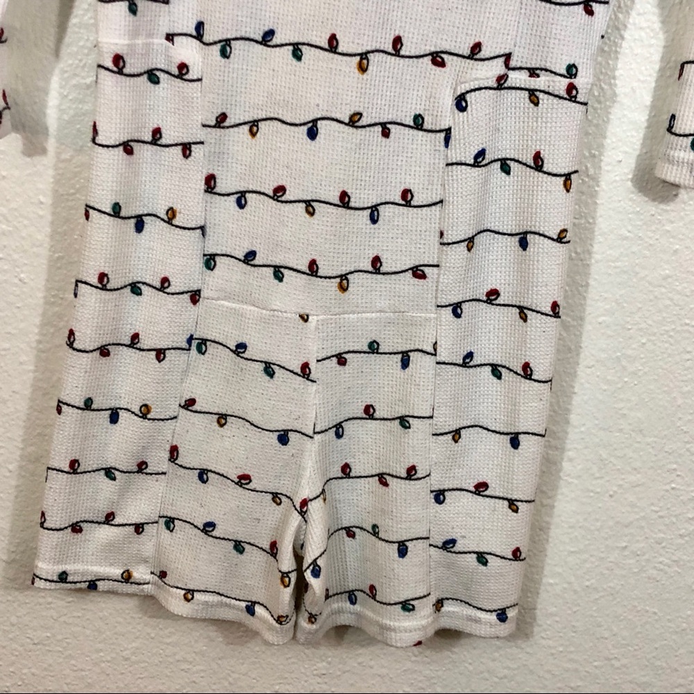 \BDG\• Holiday String Lights Romper - Picture 7 of 8